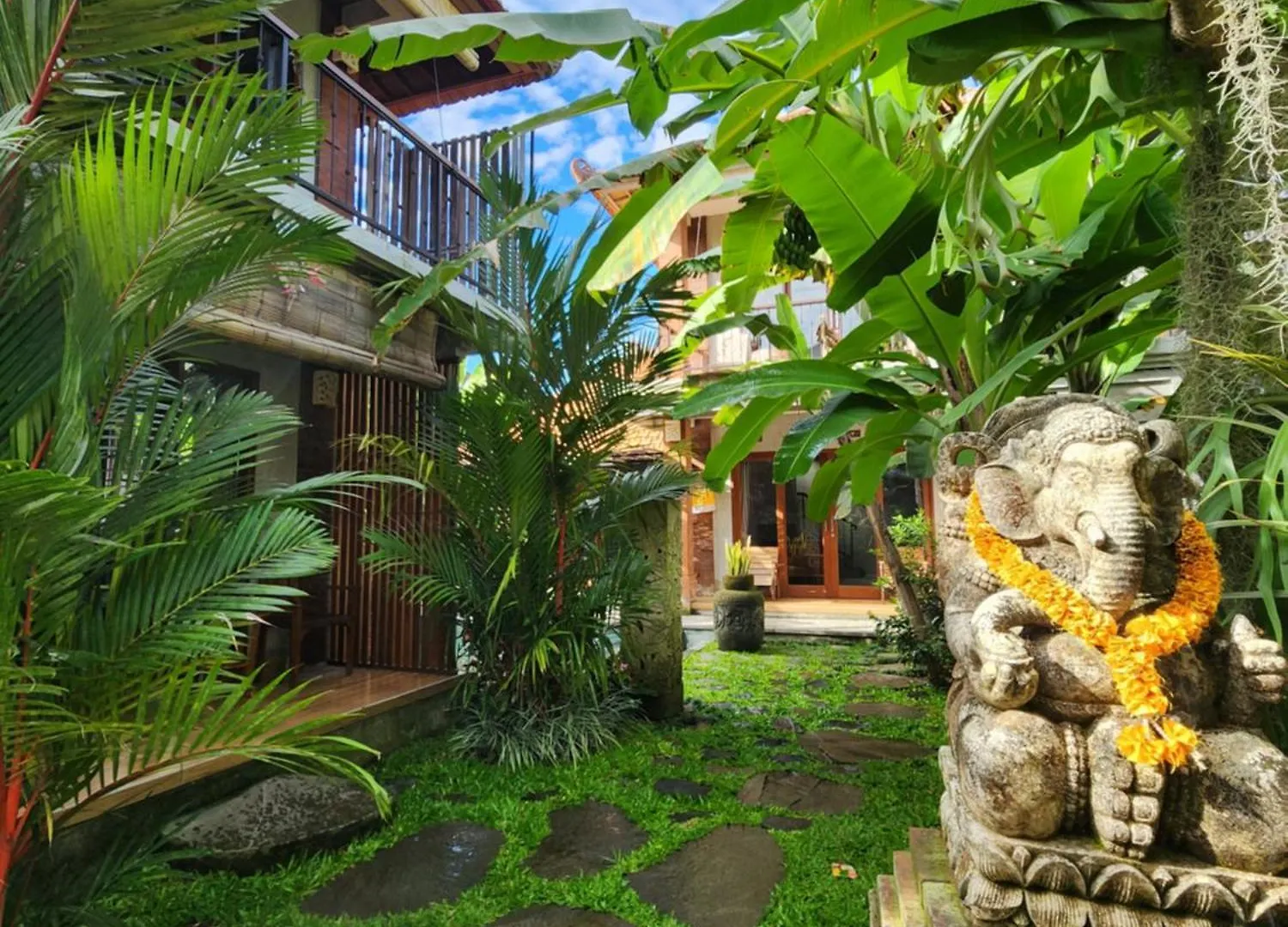 Buda Yana Ubud  0*, Ubud (Bali) Indonesia